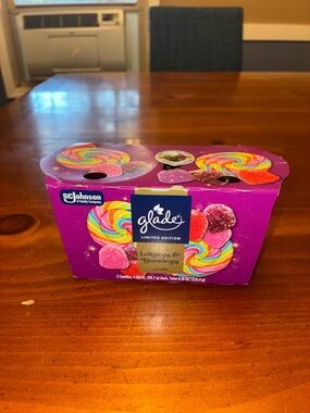 Glade Lollipops & Gumdrops Limited Edition Candles - Purple